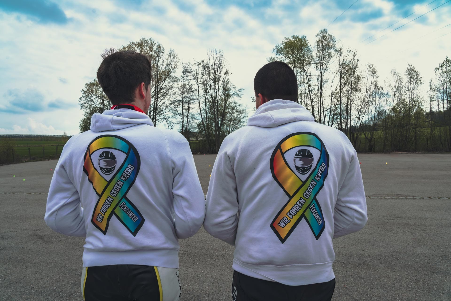 Mitarbeiter sammeln Spenden